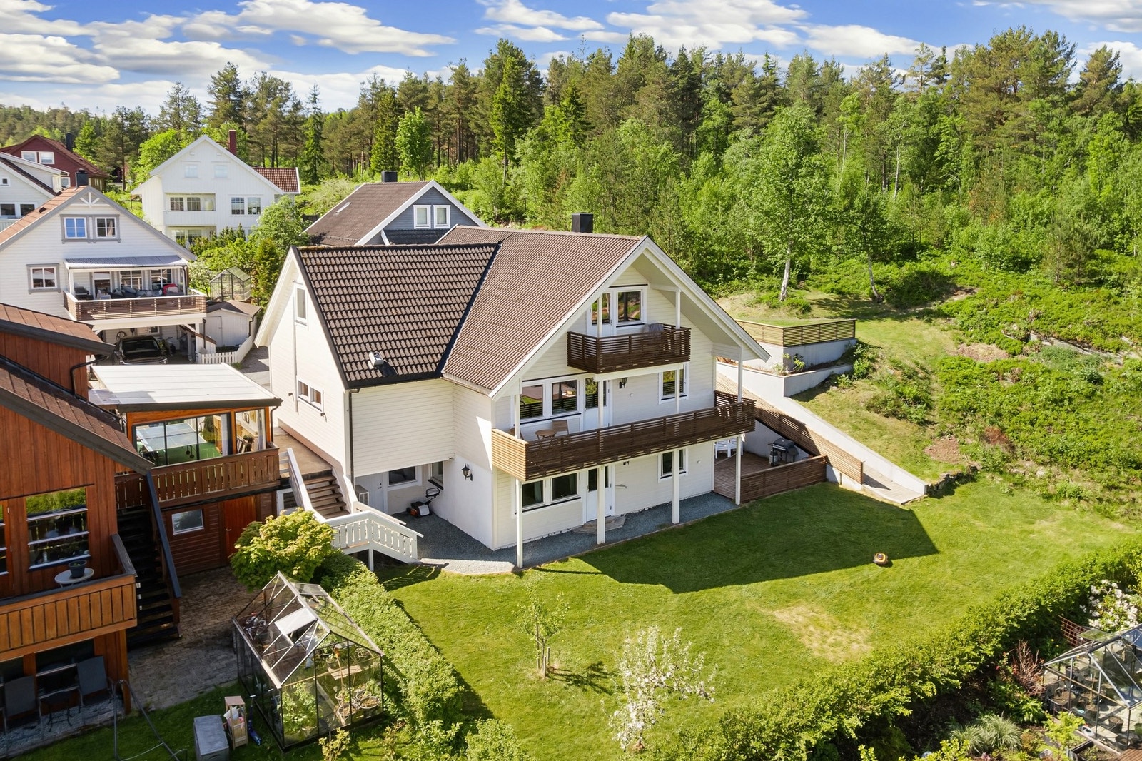 En svært lekker og innholdsrik enebolig m/utleie og garasje beliggende i et rolig, tilbaketrukket og familievennlig område. Galleribilde