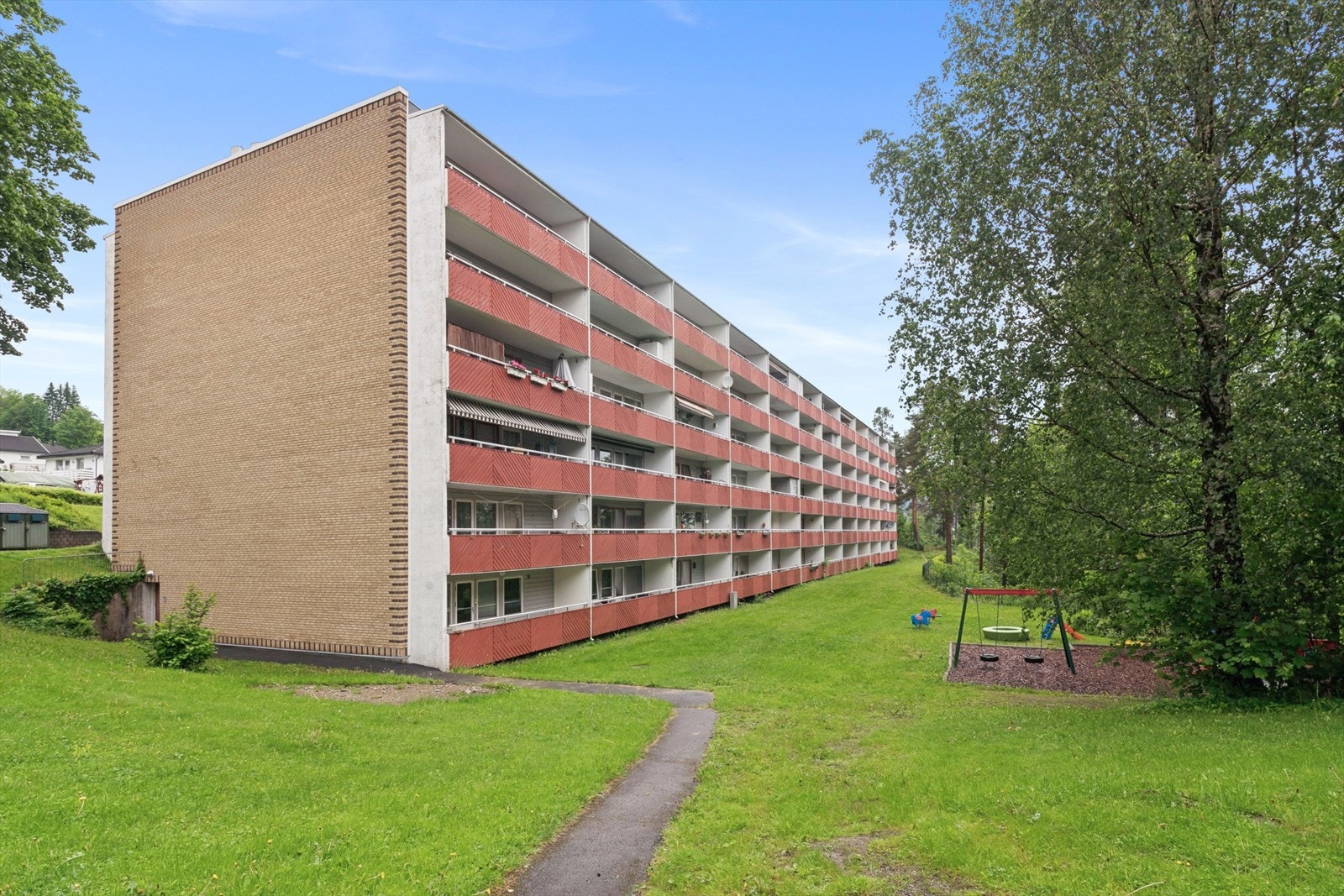 Leiligheten har nydelig utsikt mot grønne omgivelser. Galleribilde