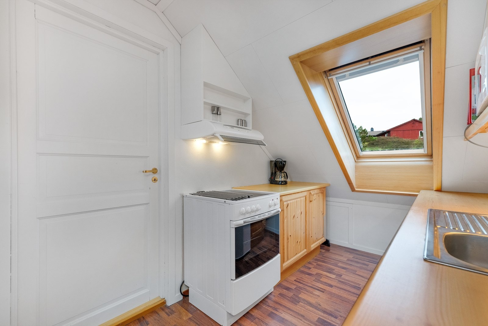 Loftet ble innredet da huset ble bygget, og har eget sikringsskap med minusmåler Galleribilde