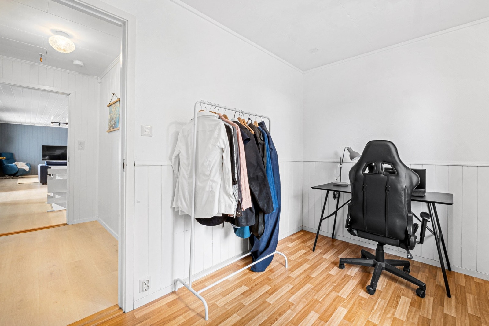 Det tredje soverommet i hovedetasjen egner seg godt som barnerom, gjesterom eller kontor. Galleribilde