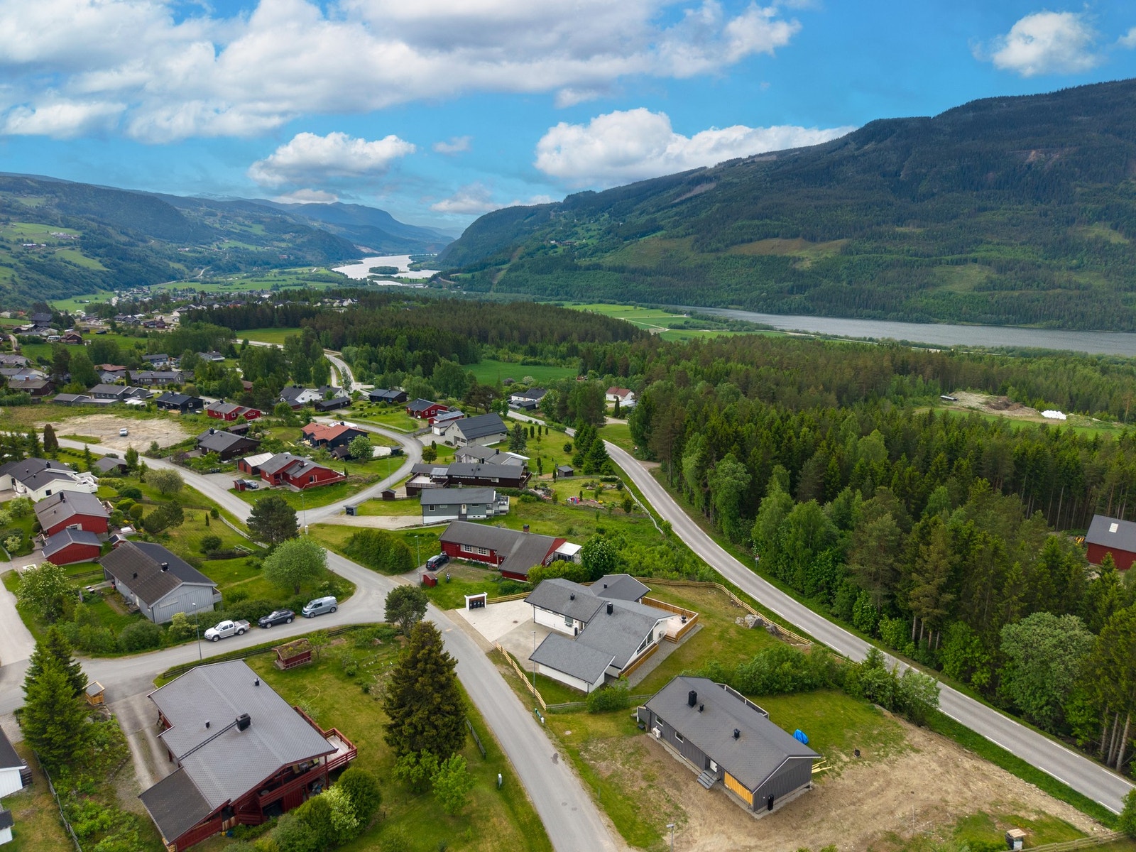 Området byr på gode muligheter for en aktiv livsstil med nærhet til flotte tur- og friluftsområder året rundt. Galleribilde
