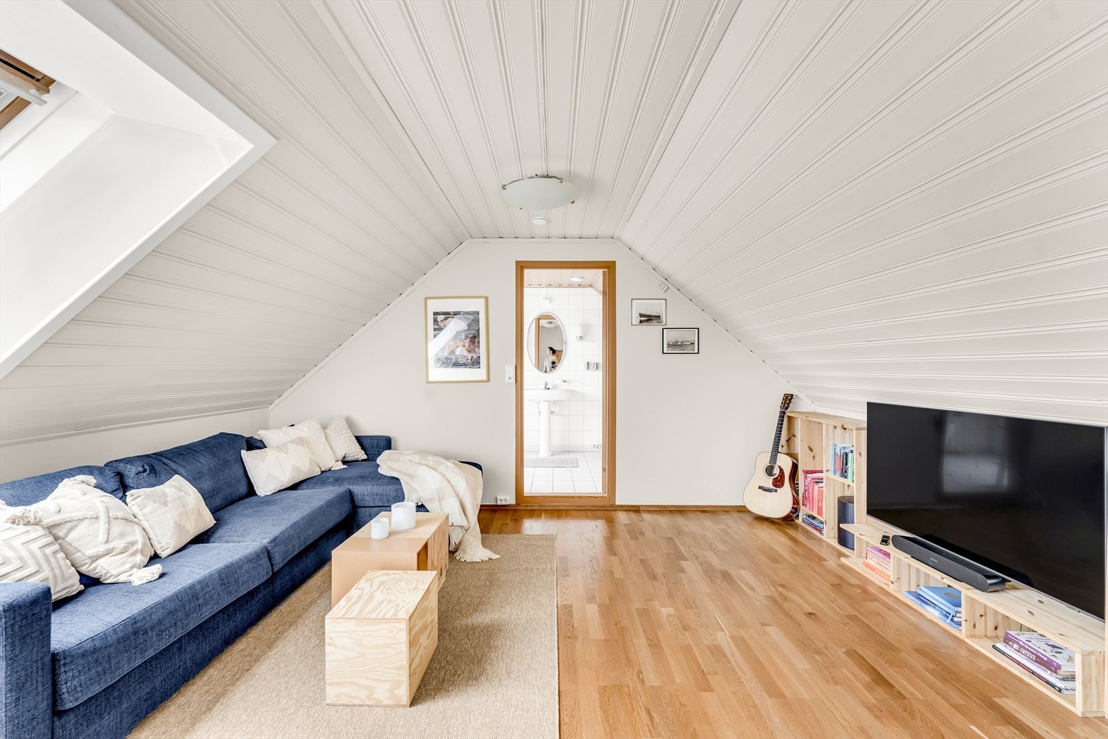 Loftstuen gir barna enda et eget område å være på, kan også benyttes som gjesterom eller kontor. Galleribilde