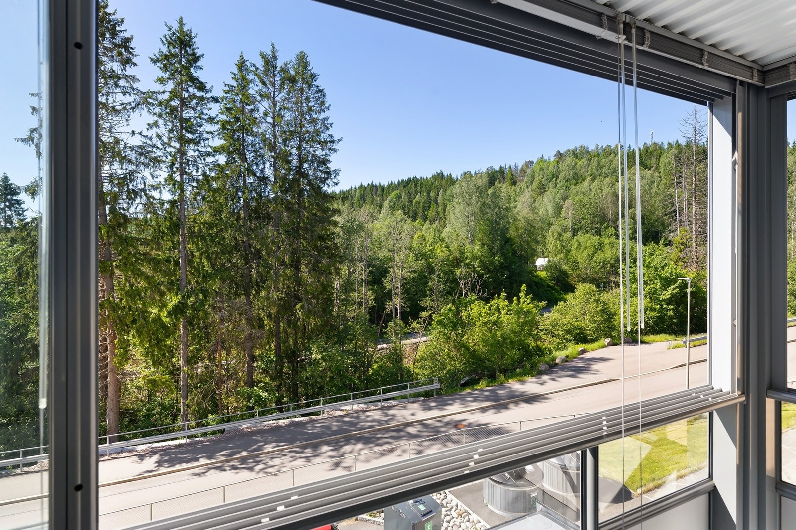 Nærhet til vakker natur og rekreasjonsområder langs Nitelva. Galleribilde