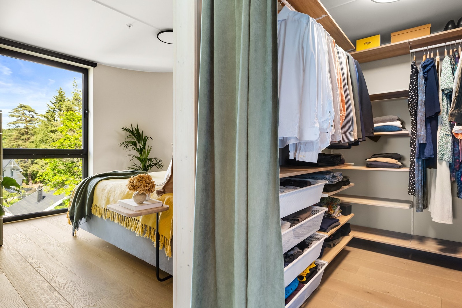 Soverom 1 med walk-in closet Galleribilde