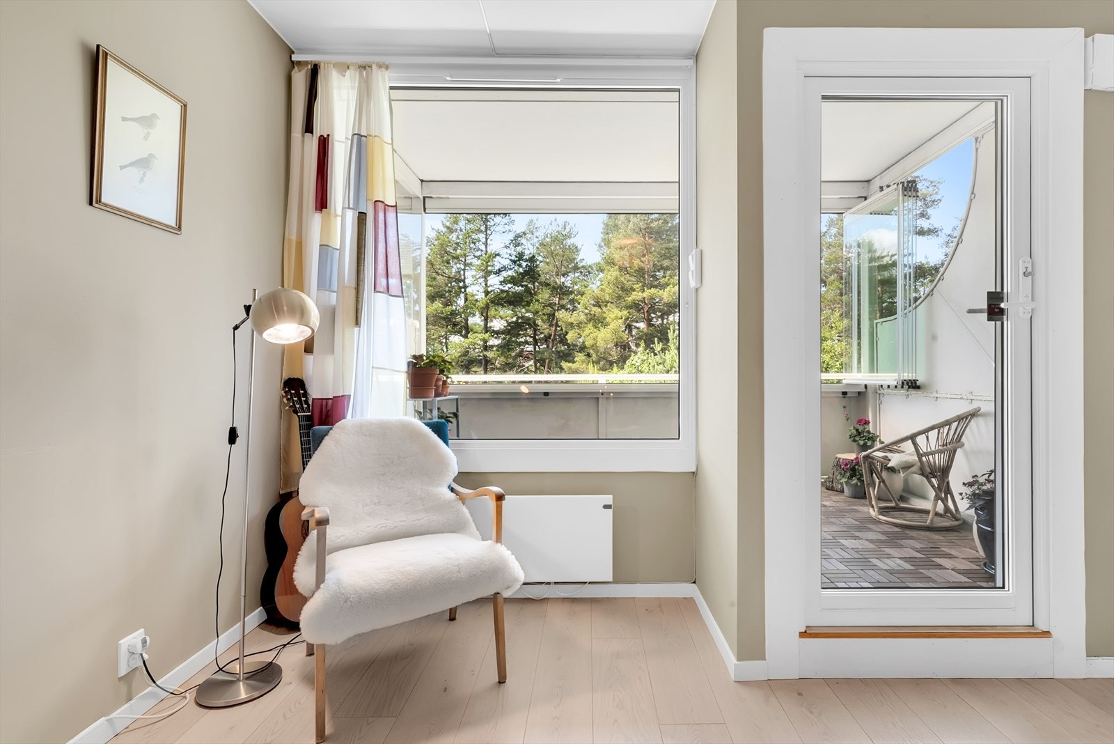 Vinduer og balkongdør med 2-lags energiglass ble installert i 2016. Galleribilde