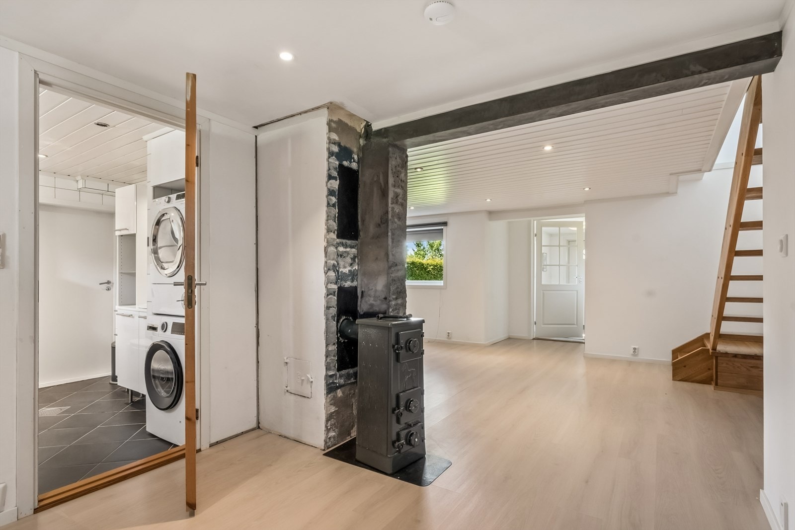 Fra kjellerstuen er det inngang til badet. Galleribilde
