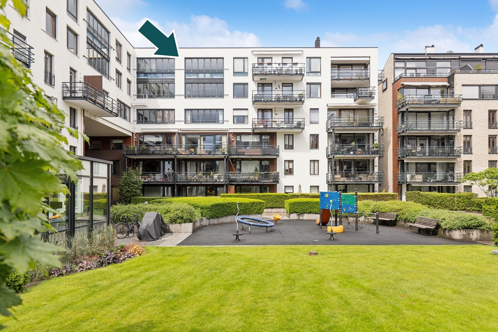 Sameiet har pent opparbeidede fellesarealer med lekeplass og sittegrupper. Lysaker Brygge har vunnet flere arkitekturpriser, blant annet Statens Byggeskikkspris i 2004. Galleribilde