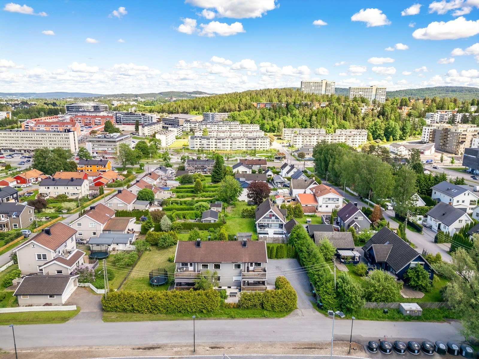 Det er gangavstand til gode kollektivtilbud med hyppige forbindelser til Oslo sentrum og Lillestrøm. Galleribilde