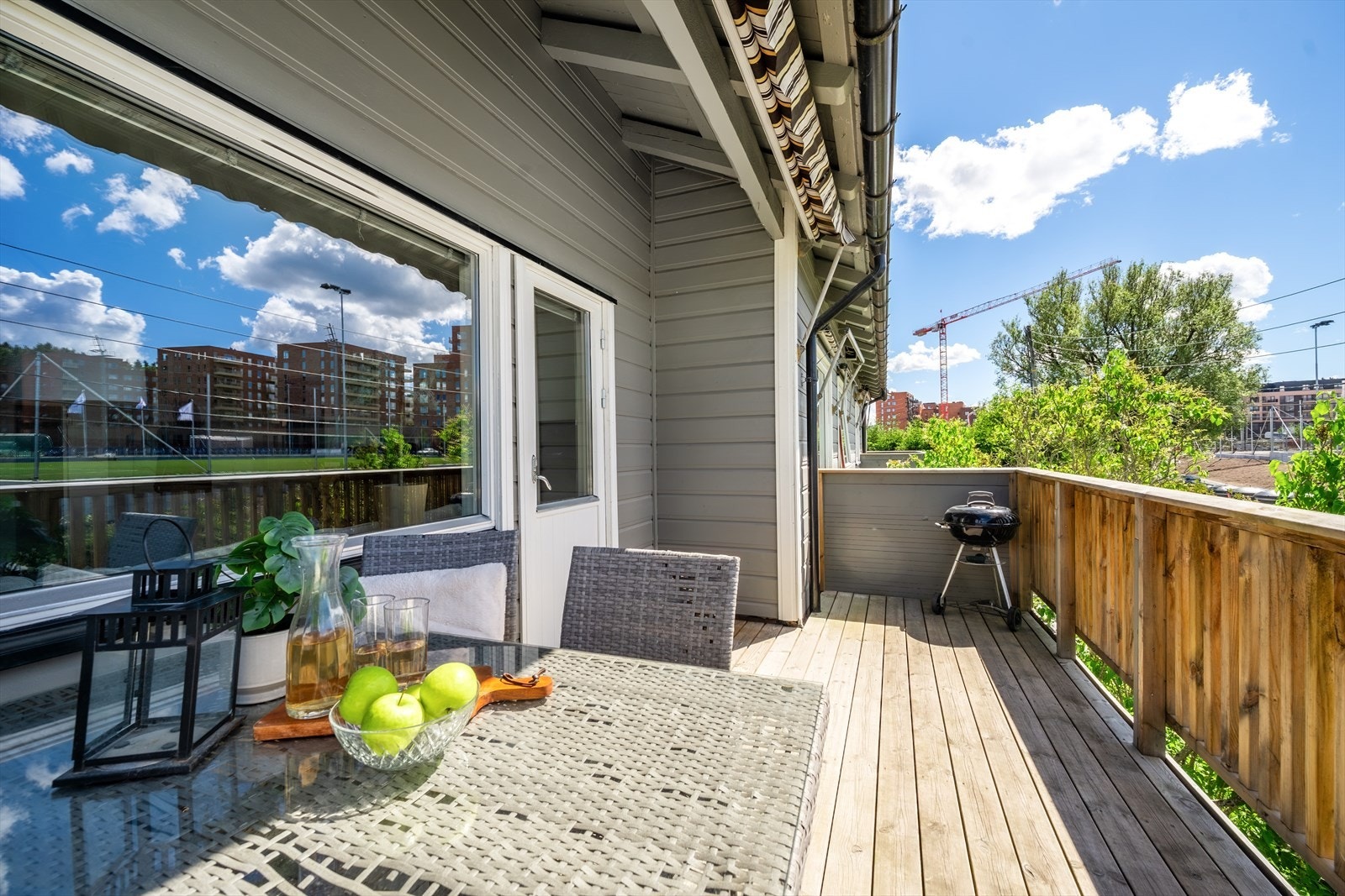 Balkongen er på hele 9 kvm som gir deg mulighet til å ha ønsket møblement. Galleribilde