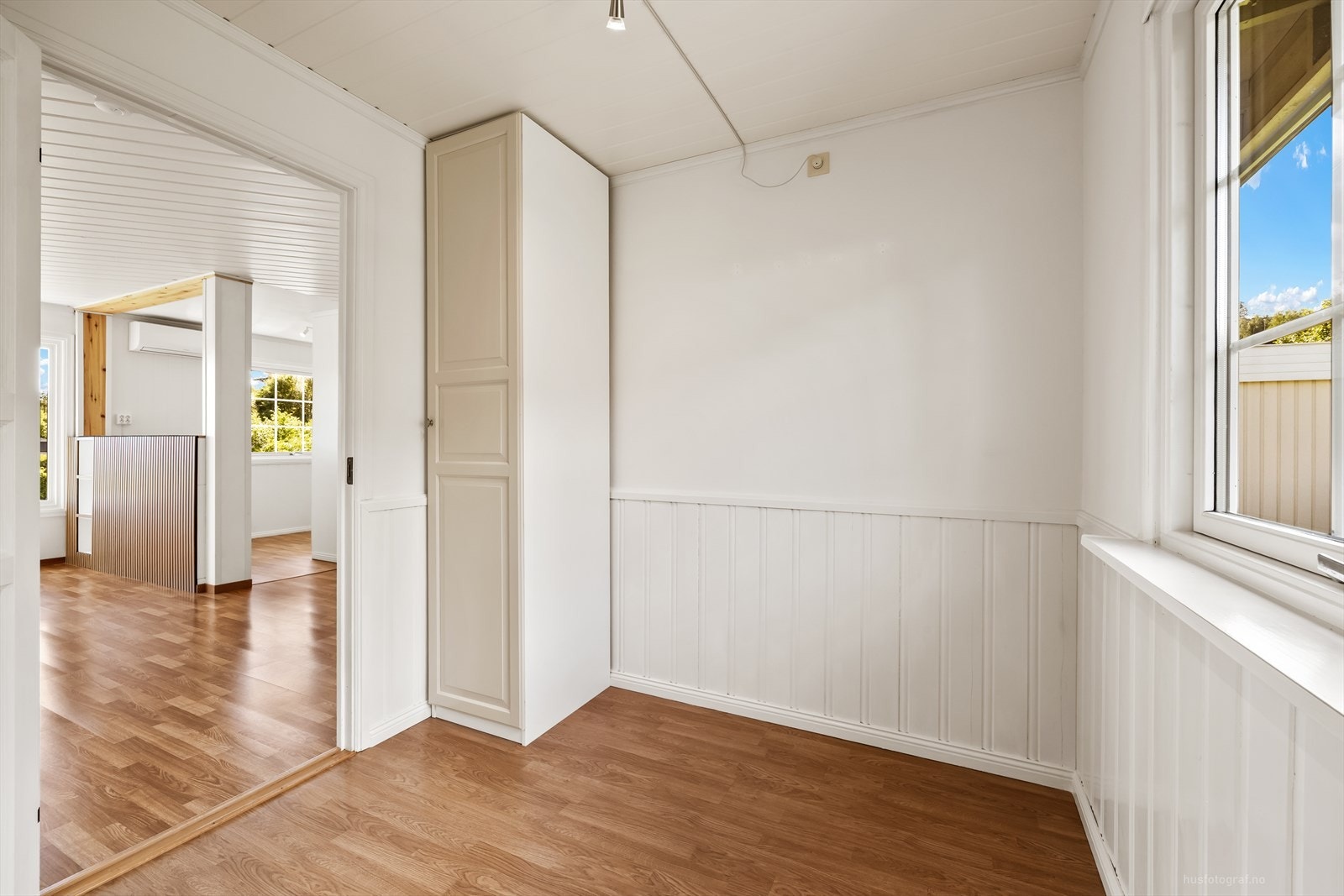 Det ene av boligens to soverom, med plass til seng og garderobeløsning. Galleribilde