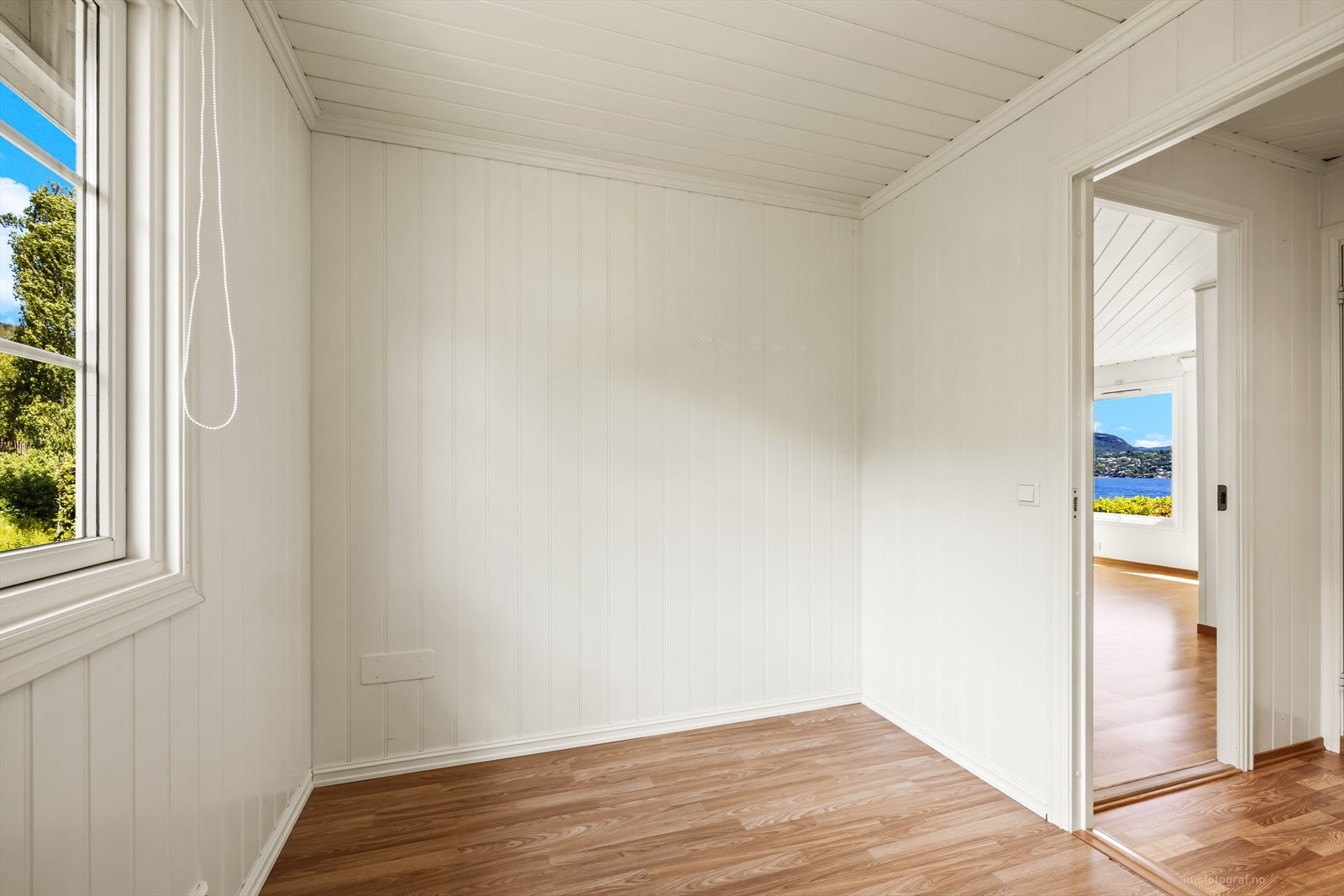Det andre soverommet har også vindu med isolerglass, som slipper inn godt med lys. Galleribilde