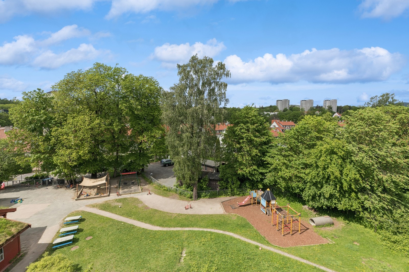 Bilfiritt og parkmessig i hele nabolaget Galleribilde