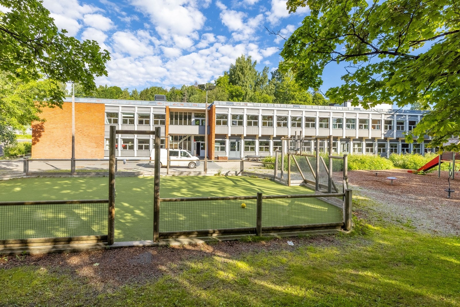Eiendommen sogner til Hofstad barneskole. Galleribilde