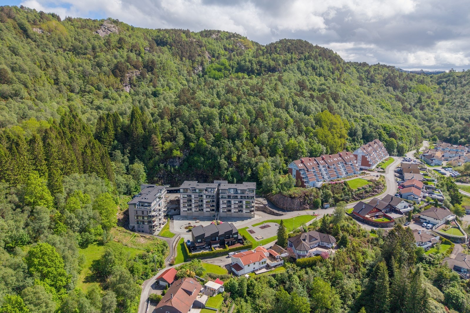 Ca. 15 minutter sentrum med bil. Galleribilde