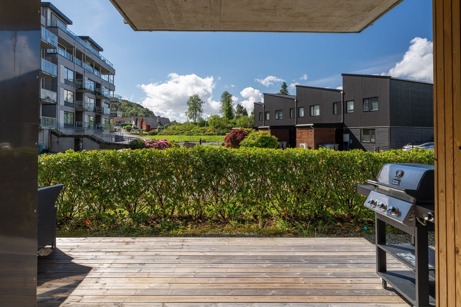 Her kan familie og venner kose seg med noe godt på grillen. Galleribilde