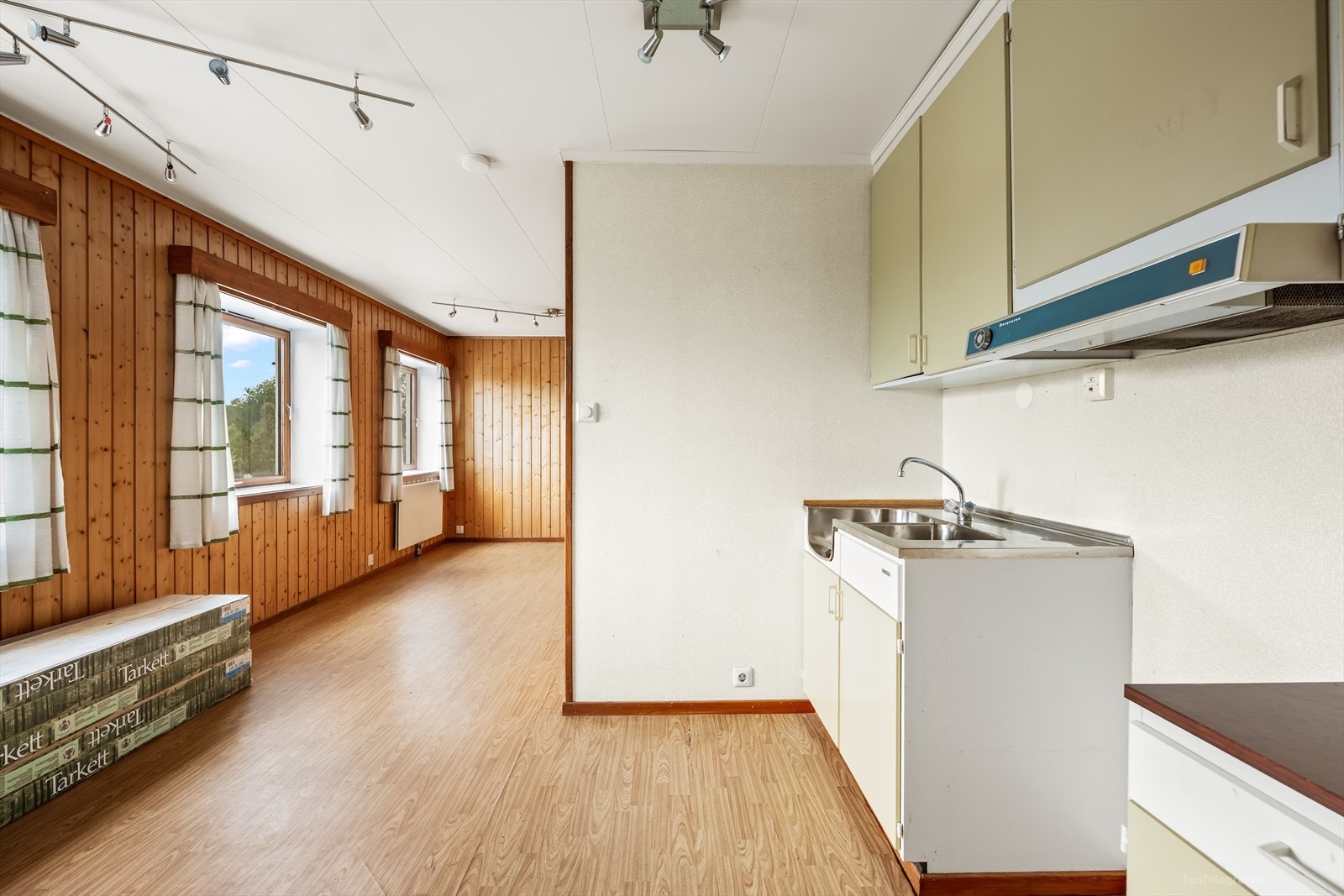 Kjøkkenkroken er utstyrt med kjøkkenventilator med avtrekk ut. Galleribilde