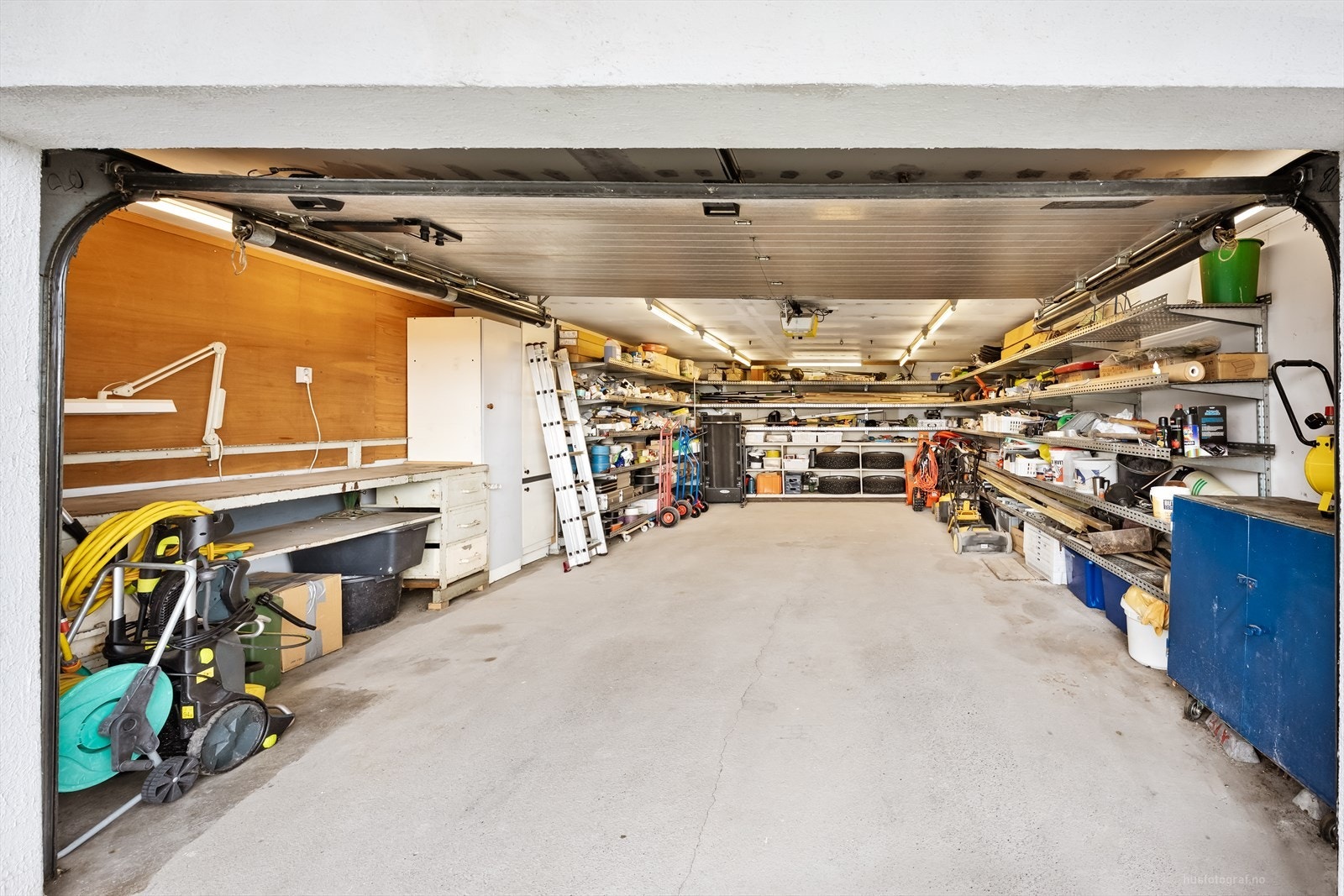 Eiendommen har totalt to garasjeplasser. Galleribilde