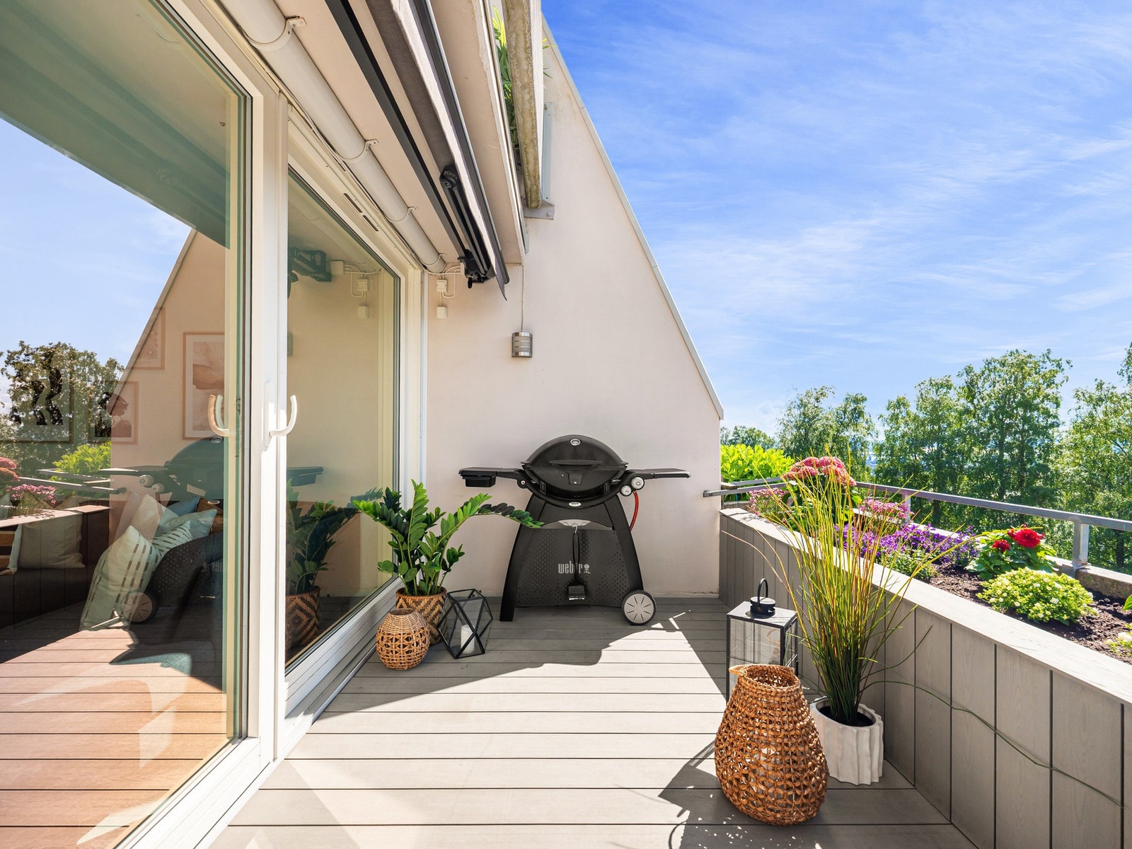 Grill, sommer og kos. Alt ligger til rette for hyggelige stunder i godt selskap. Galleribilde
