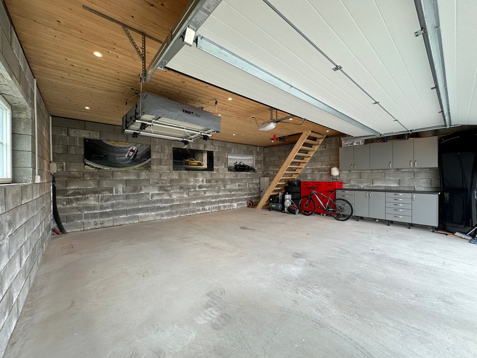 Her er det god plass til parkering og oppbevaring av verktøy. Galleribilde