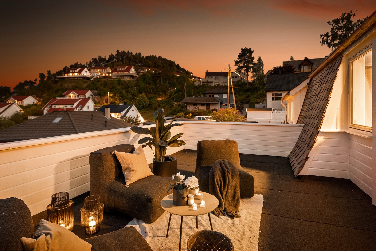 Her kan man nyte flotte solforhold og fine solnedganger. Galleribilde