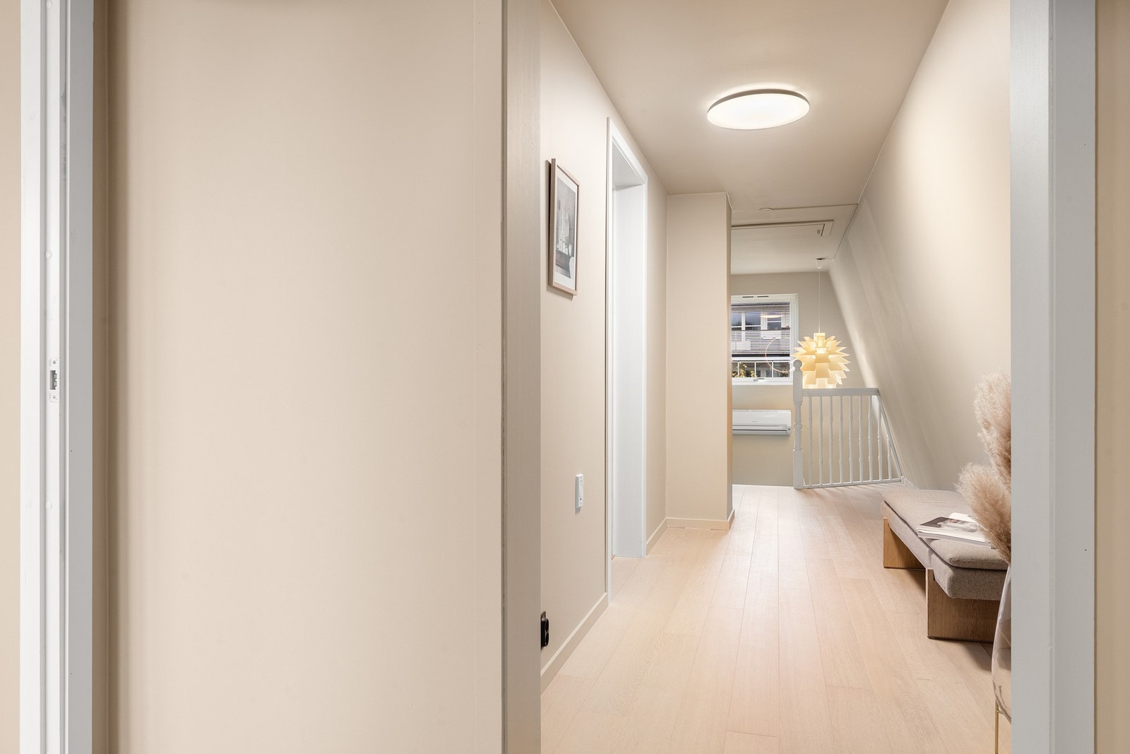 Koffertloft med tilgang fra loftsluke i gang. Galleribilde