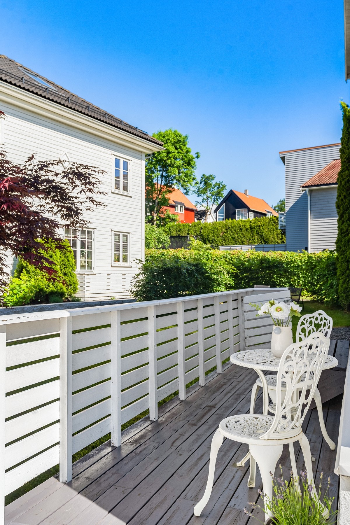 Terrasse utenfor stuen. Galleribilde