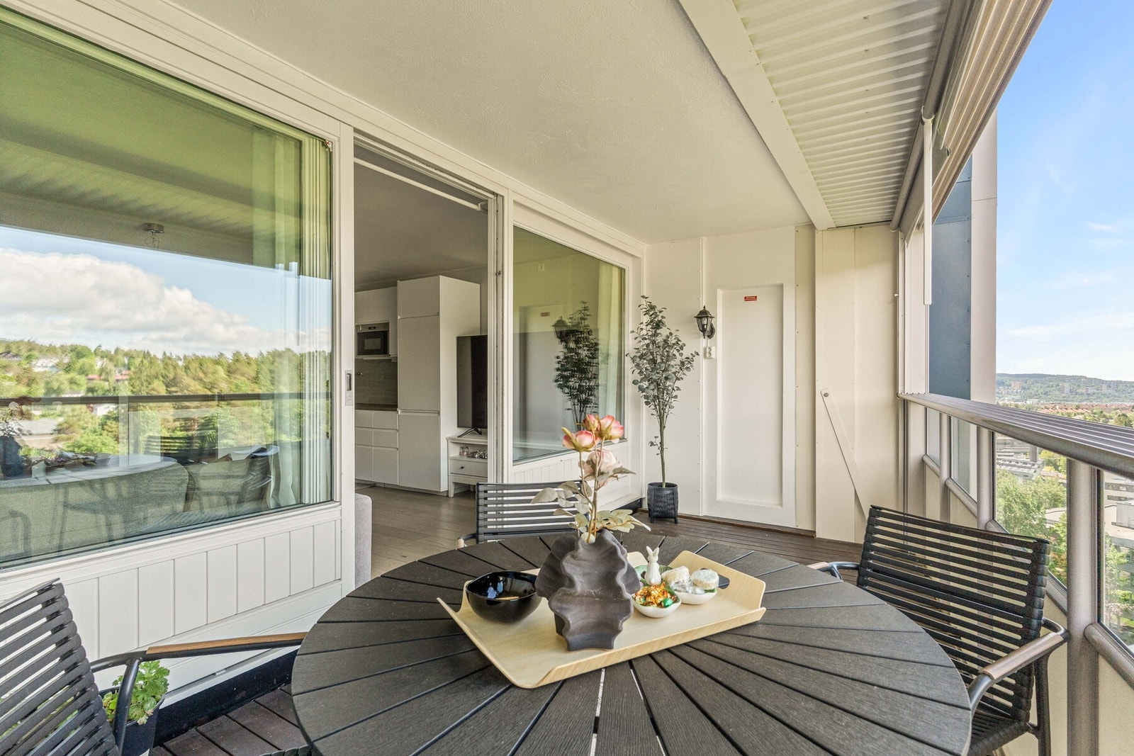 En flott 4-roms med innglasset balkomg Galleribilde