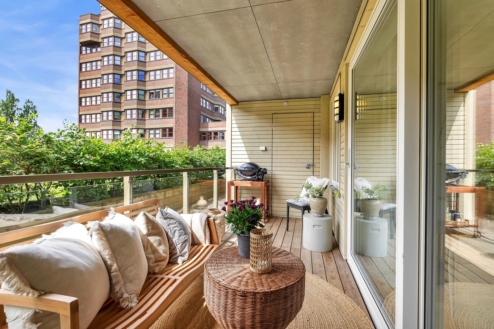 Her er det god plass til sittegruppe, grill og beplantning Galleribilde