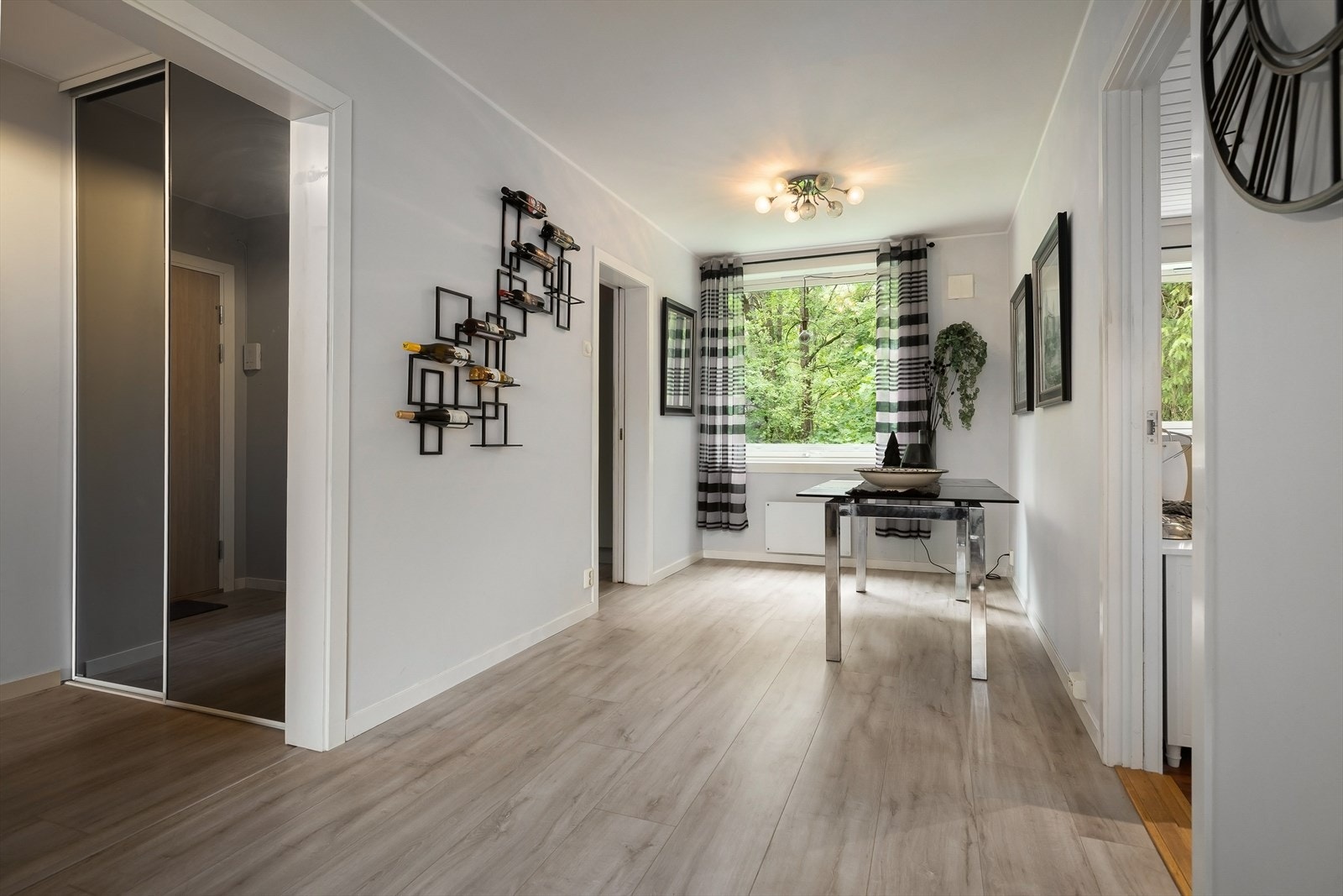 Plass for spisetue, eller soverom nr.3 ved behov. Galleribilde