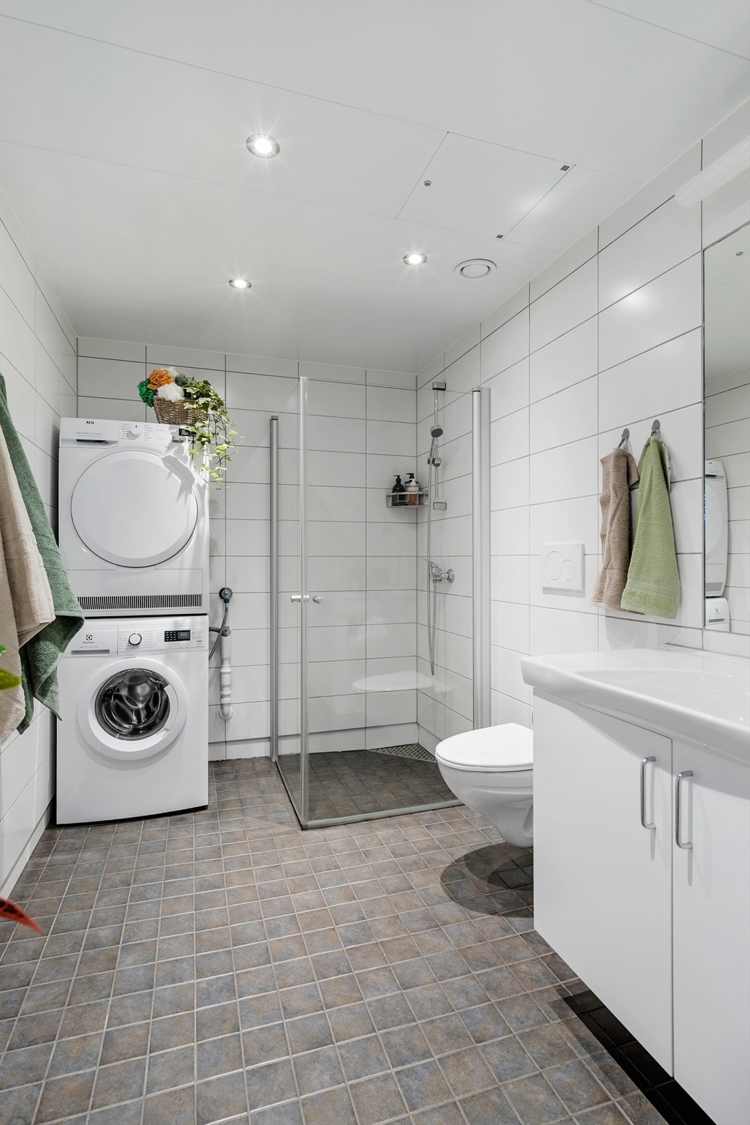 Badet i leiligheten er av fin størrelse og har god romløsning. Galleribilde