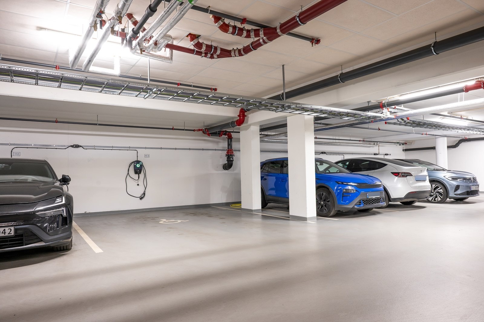 Det medfølger stor garasjeplass. Galleribilde