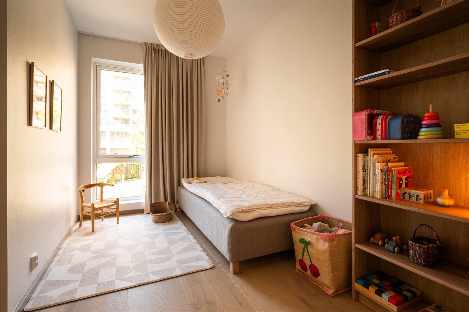 Soverom to passer utmerket til gjesterom, barnerom eller kontor, alt etter eget behov. Galleribilde