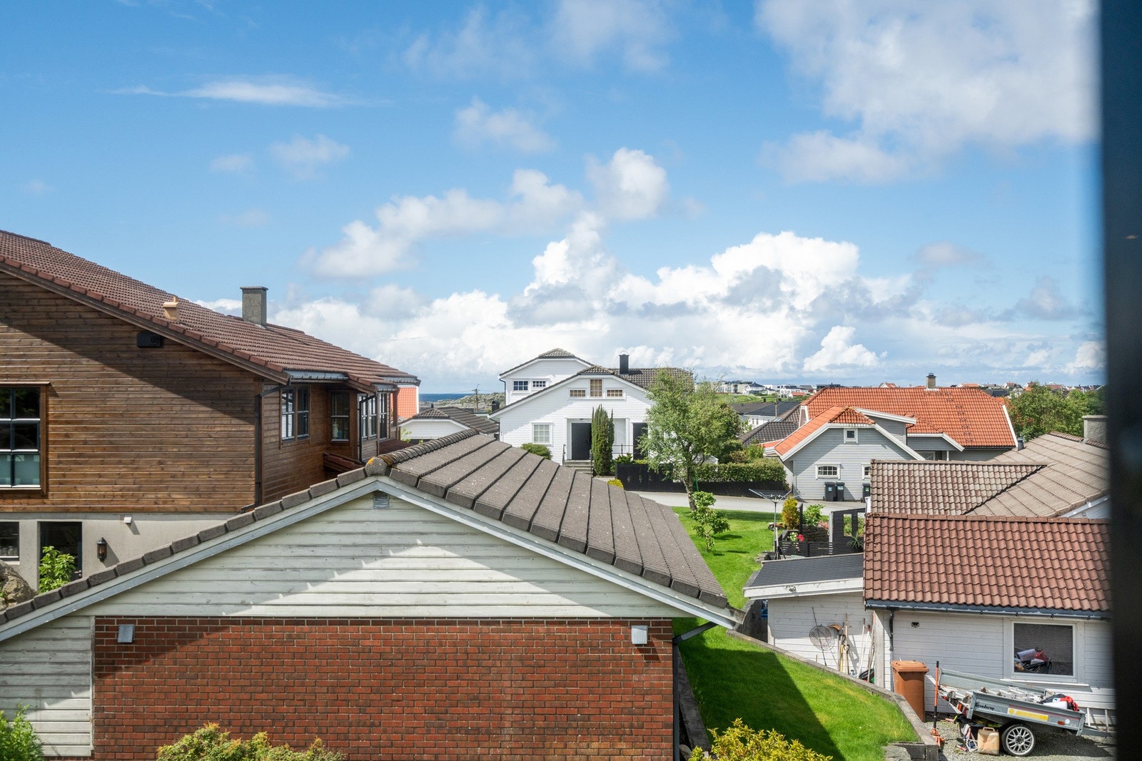 - Utsikt med sjø glimt - Galleribilde