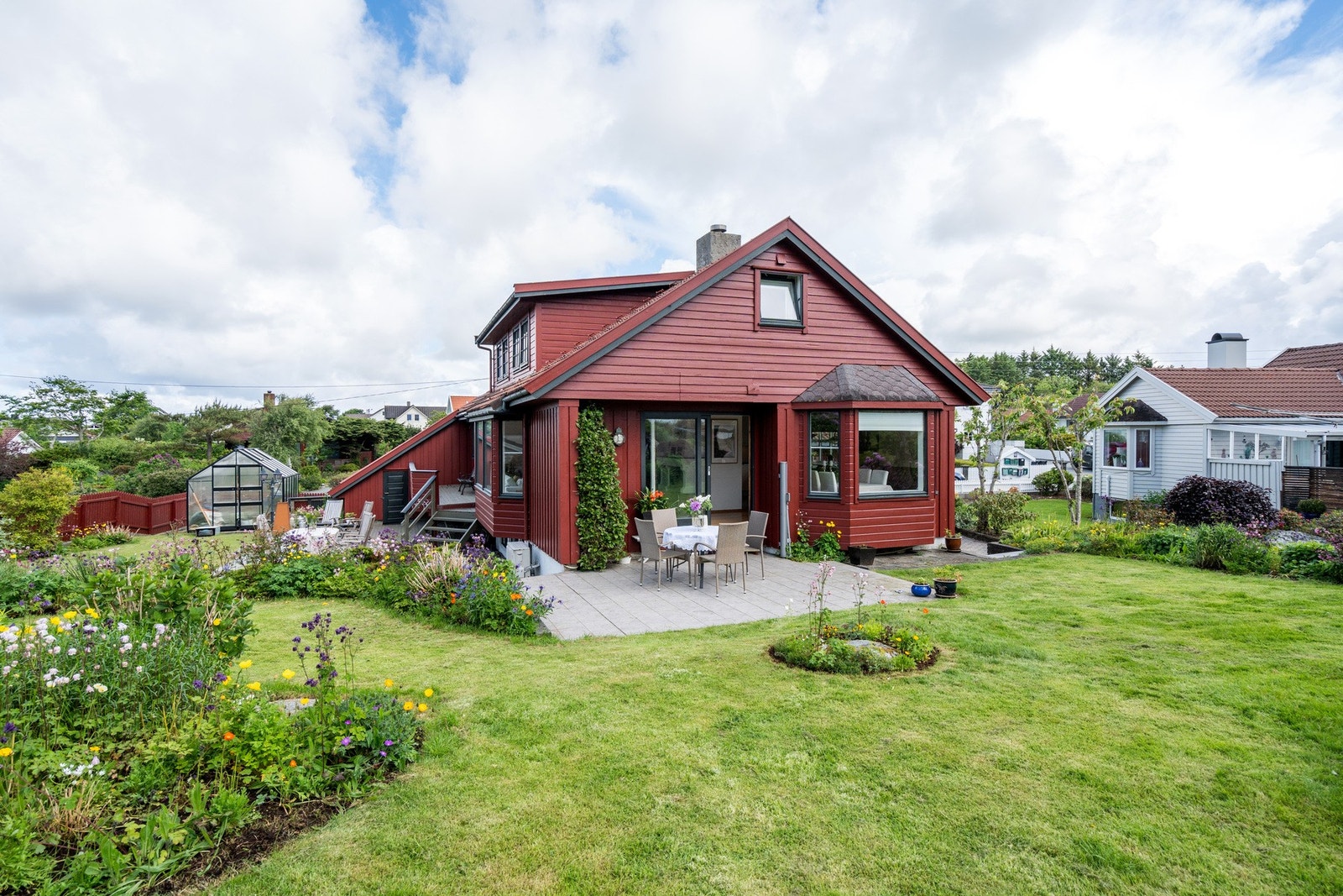 - Dette er en innholdsrik familiebolig med god plass både inne og ute, flotte uteområder og en beliggenhet - Galleribilde