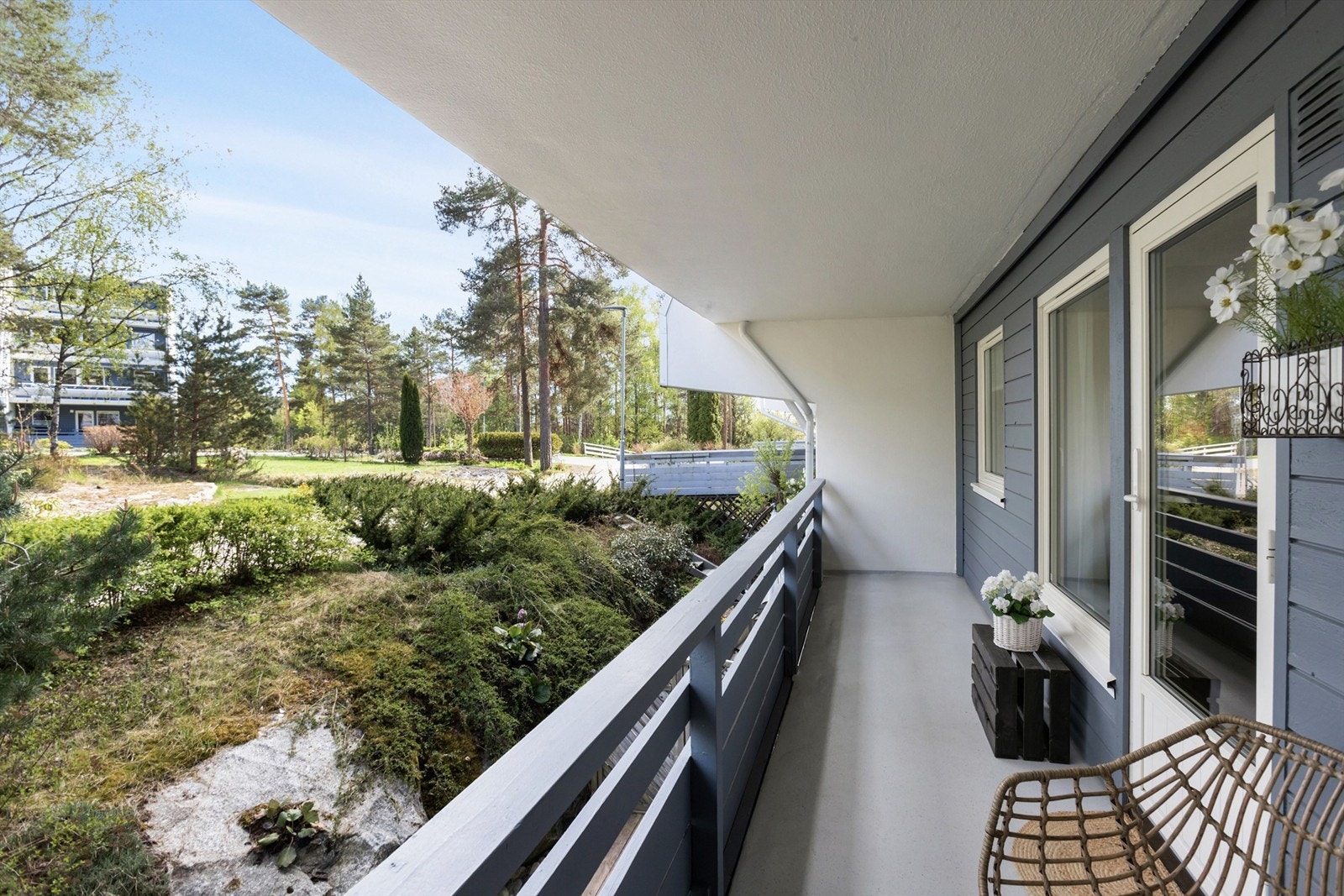 Her er det god plass til en sittegruppe med hyggelig utsyn mot fellesareal Galleribilde