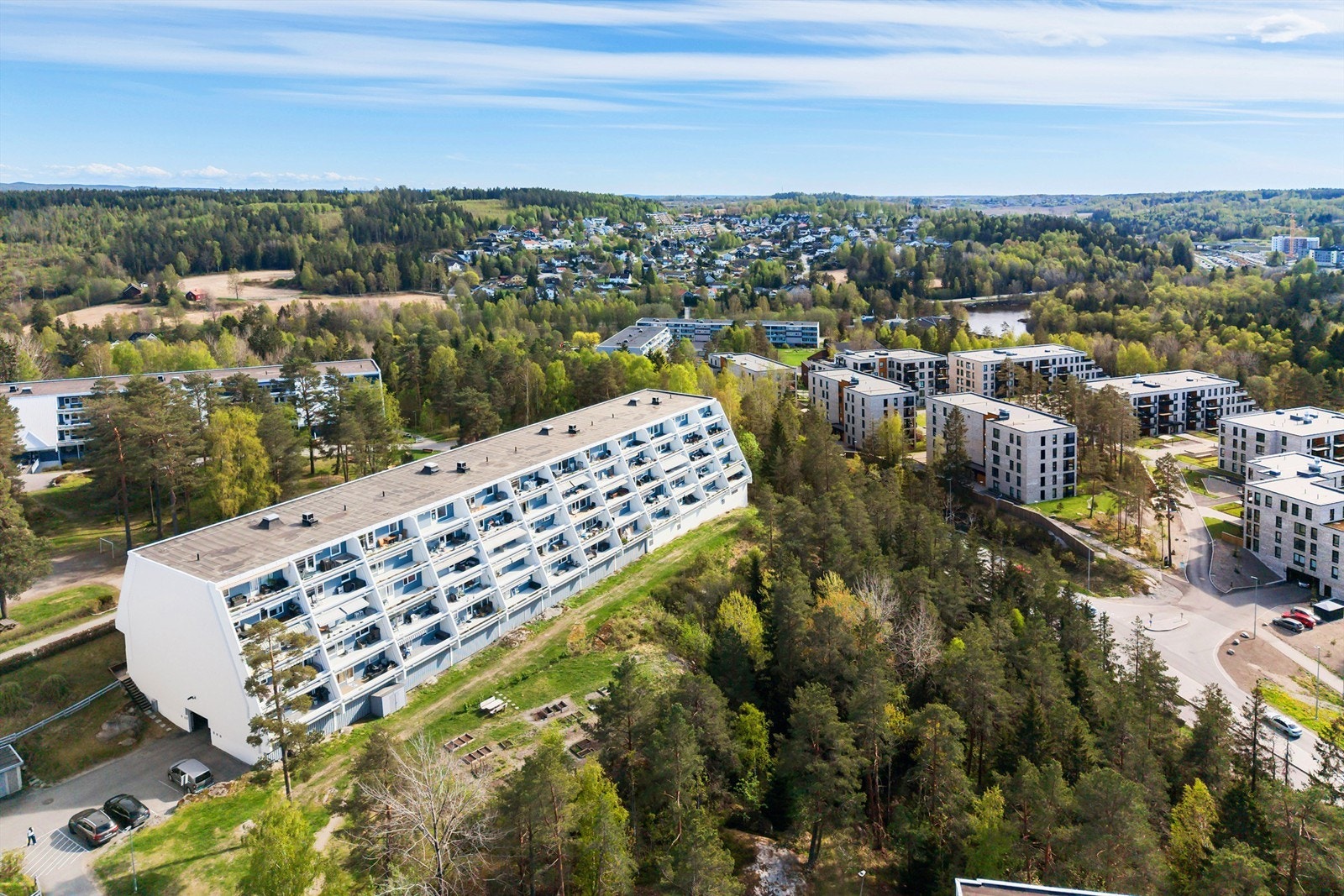 Fra leiligheten er det kort vei til fine turområder og lysløype. Galleribilde