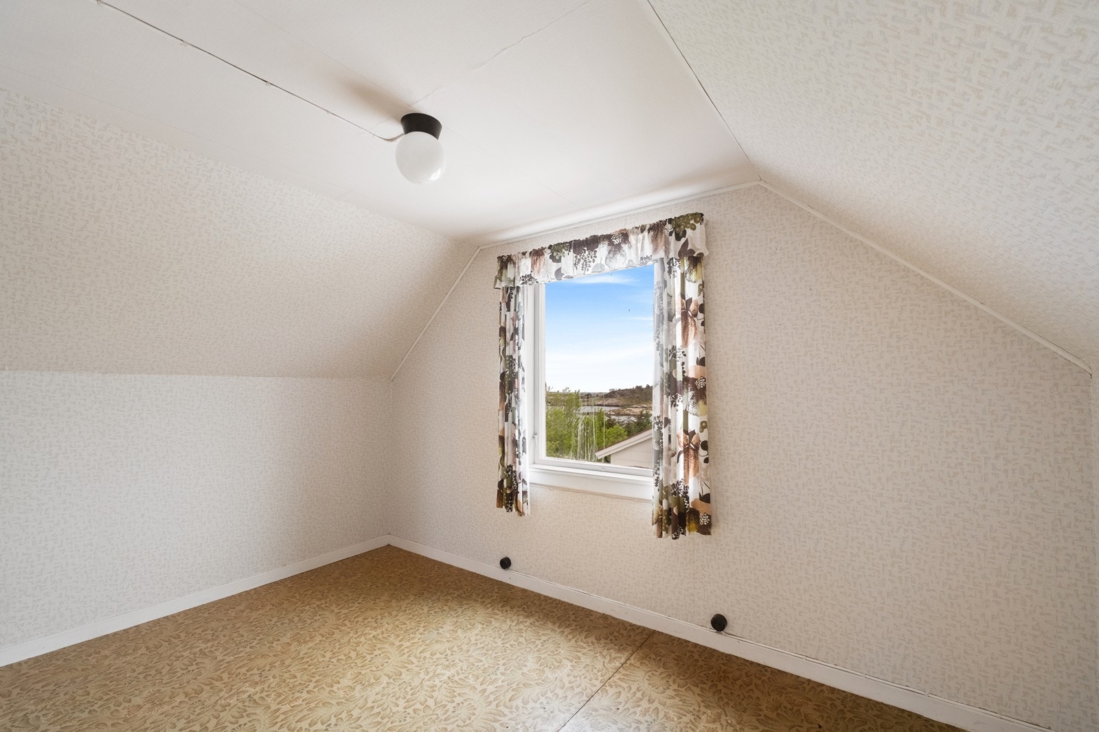 I tillegg til trapperommet på loft, har loftet to innredte rom Galleribilde