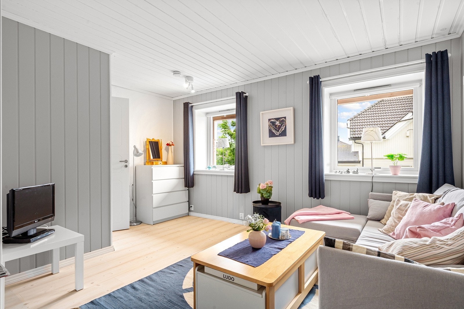 Rommet ble oppusset i 2018 - perfekt for barn, ungdommen eller som ekstra oppholdsrom. Galleribilde