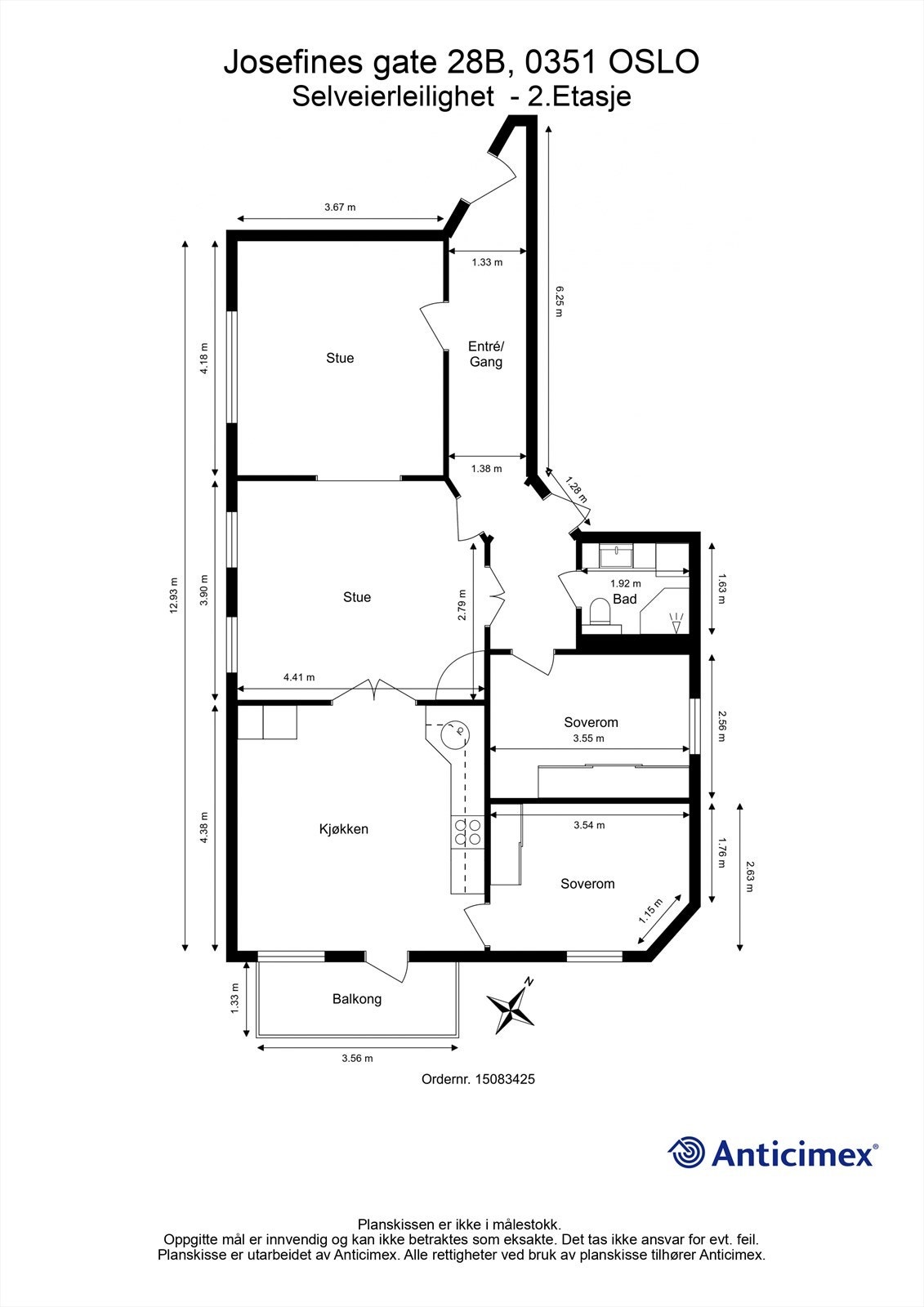 Leiligheten har en gjennomgående og arealeffektiv planløsning med to stuer og to soverom. To boder i kjelleren på til sammen 14 m² gir rikelig med lagringsplass. Galleribilde