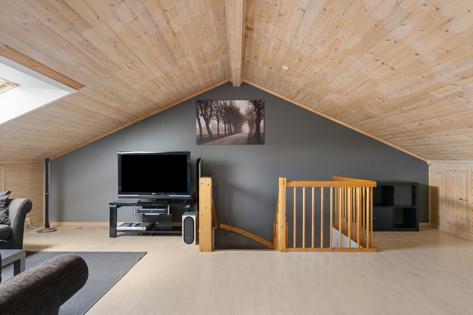 På loft er det både loftstue og soverom. Galleribilde