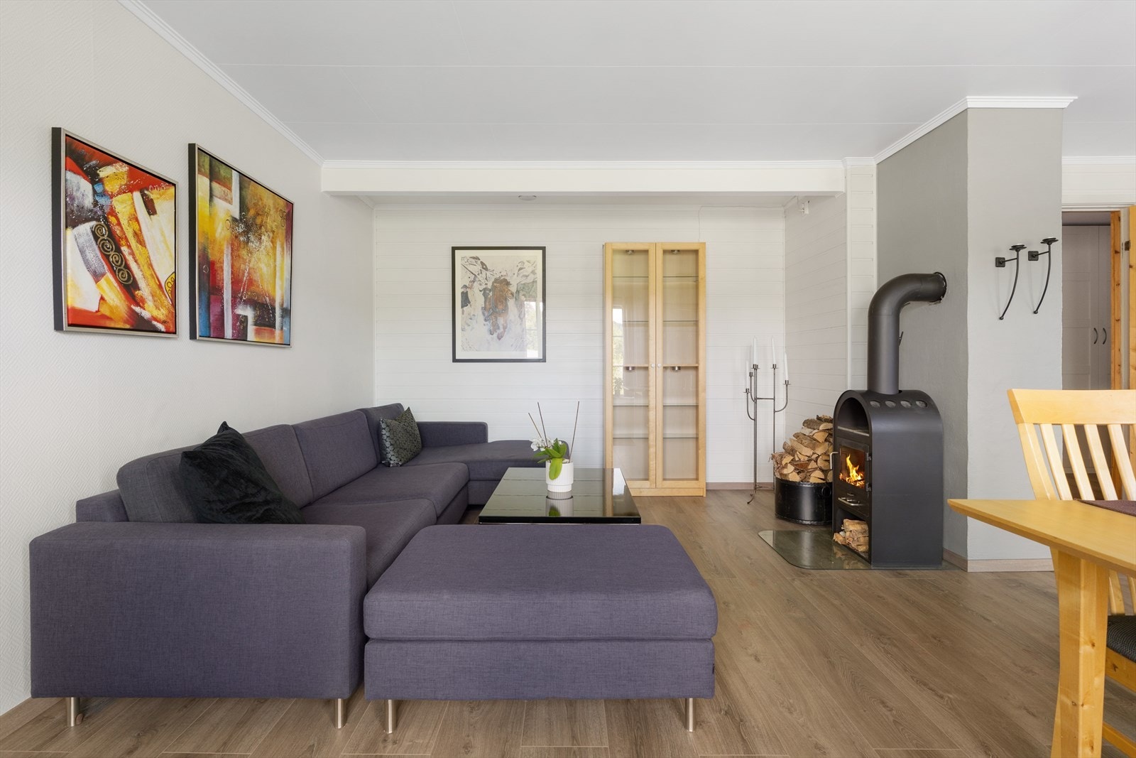En flott 4-roms toppleilighet på to plan (2. etasje + loftetasje). Galleribilde