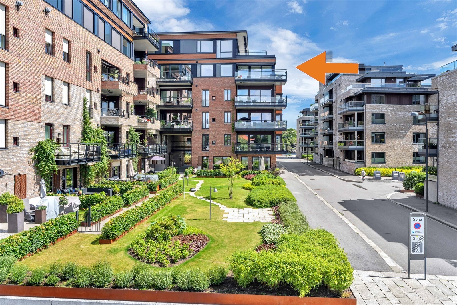 Her ligger man på enden og høyt i bygget som gir fantastiske sol- og utsiktsforhold Galleribilde