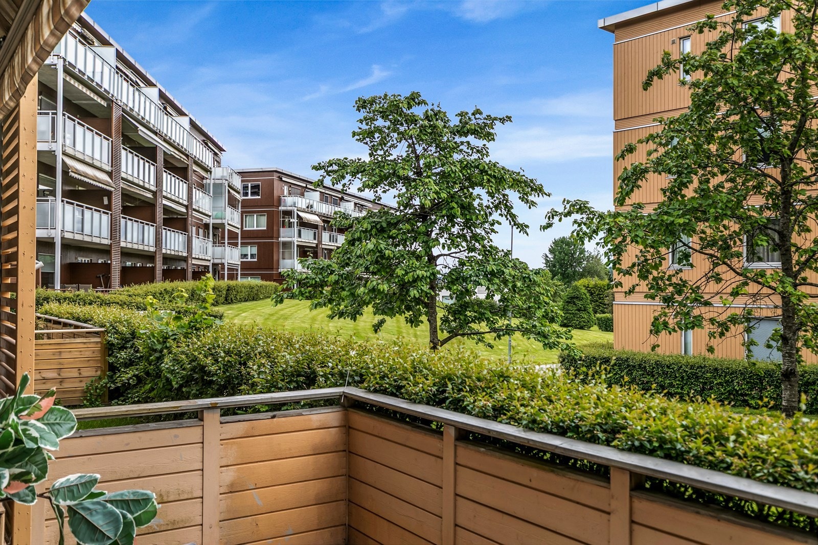 Fra stuen er det utgang til en terrasse på ca 38 kvm. Galleribilde