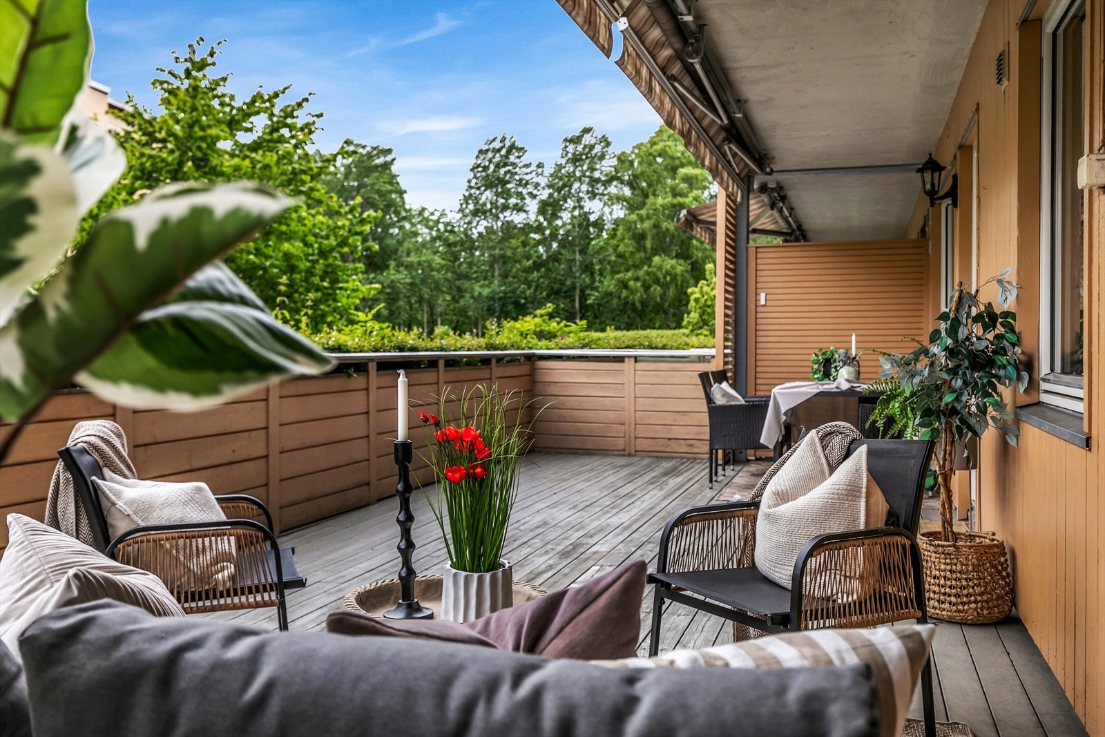 Fra stuen er det utgang til en terrasse på ca 38 kvm. Galleribilde