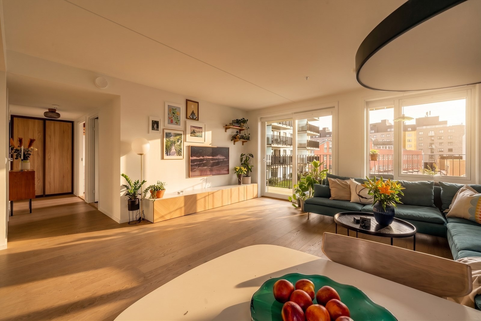 Bygget sto ferdig i 2022 og byr på moderne standard, tidsriktige materialvalg og lave vedlikeholdsbehov i mange år fremover. Galleribilde