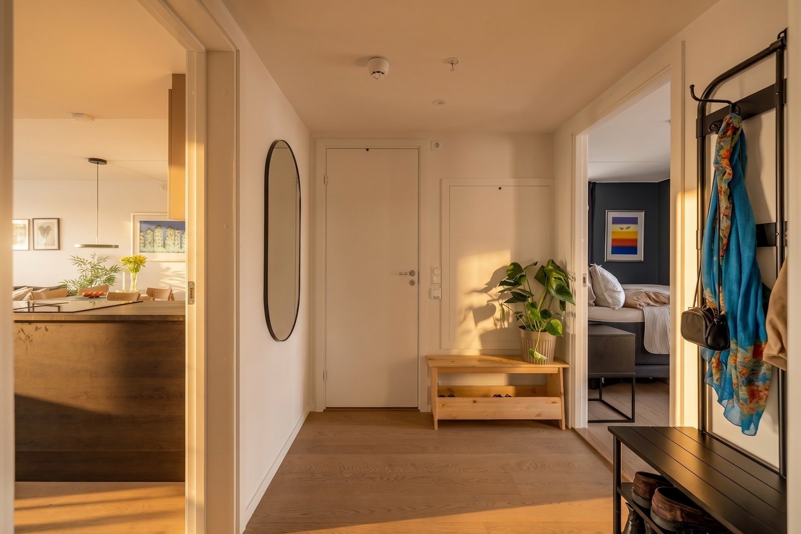 Entréen fremstår som romslig og innbydende, og gir et svært godt førsteinntrykk. Galleribilde
