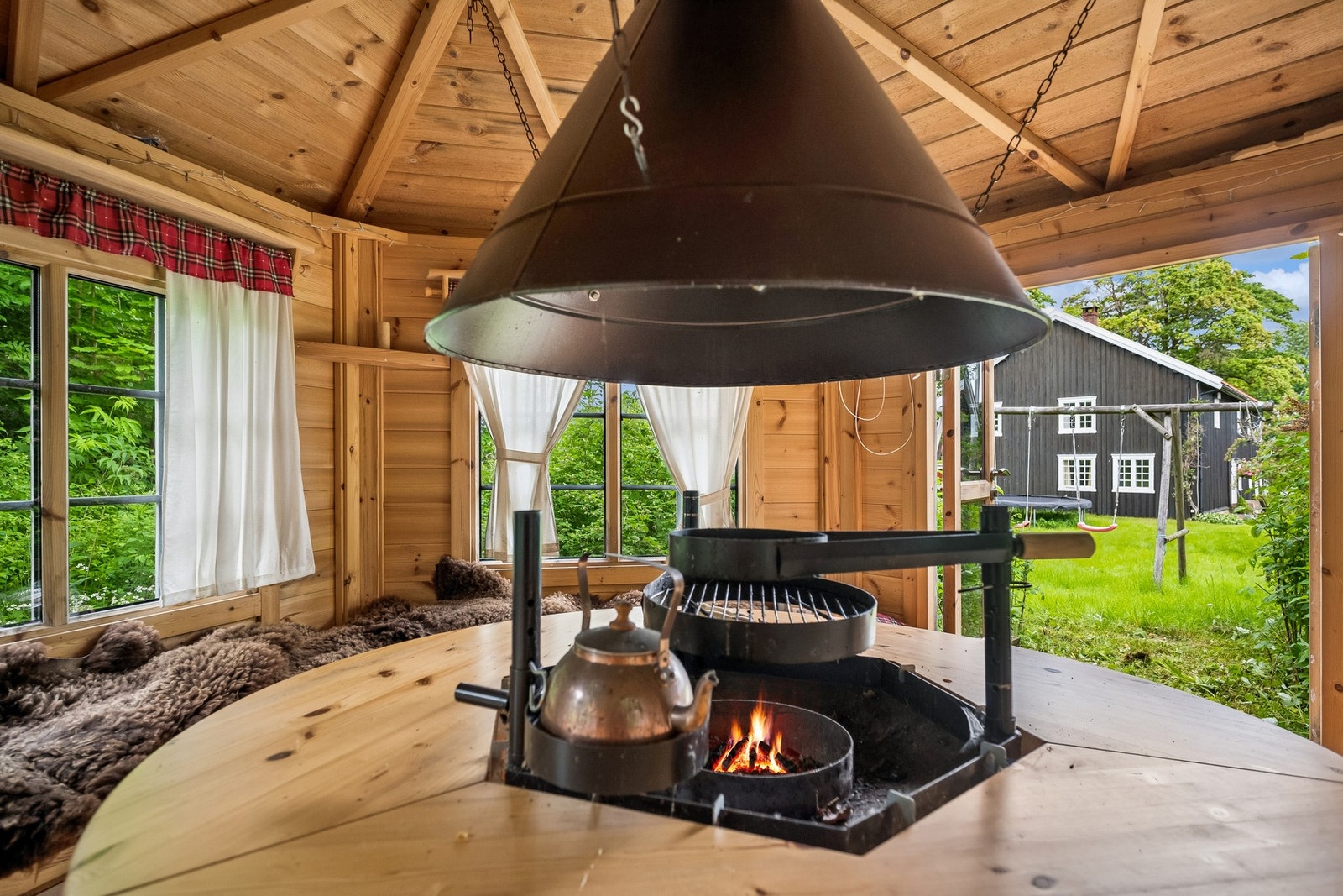 Koselig grillhytte på tunet Galleribilde