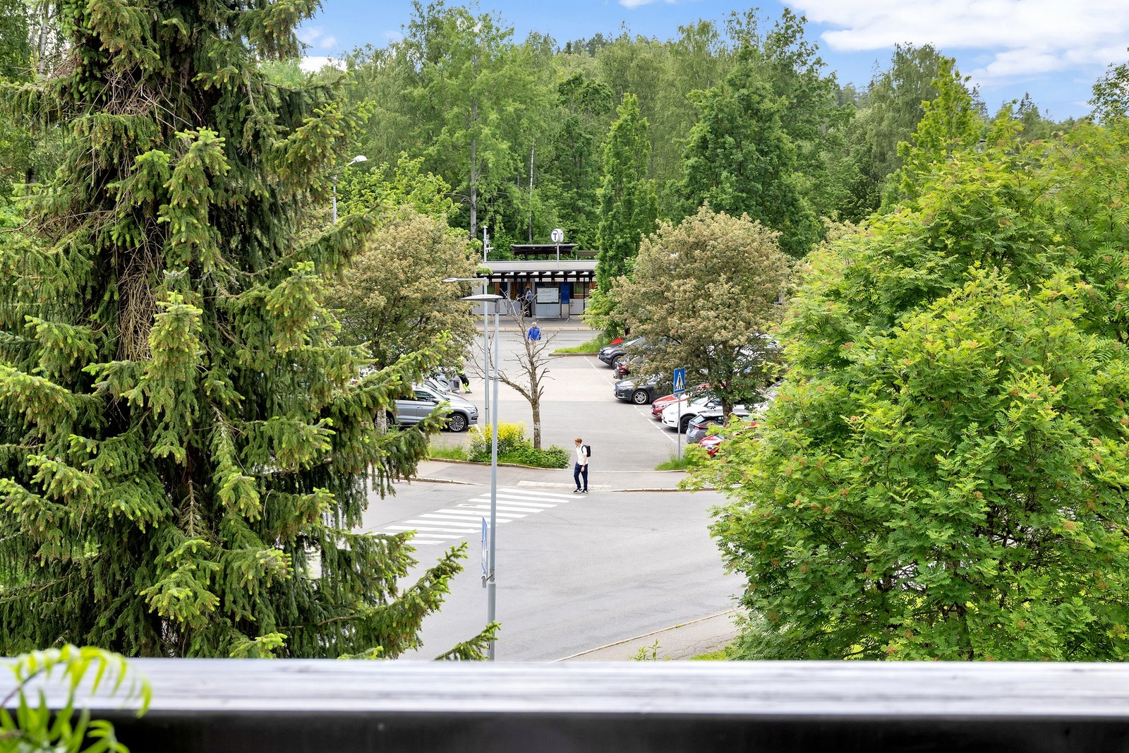Østerås T-bane stopp ligger et steinkast unna Galleribilde