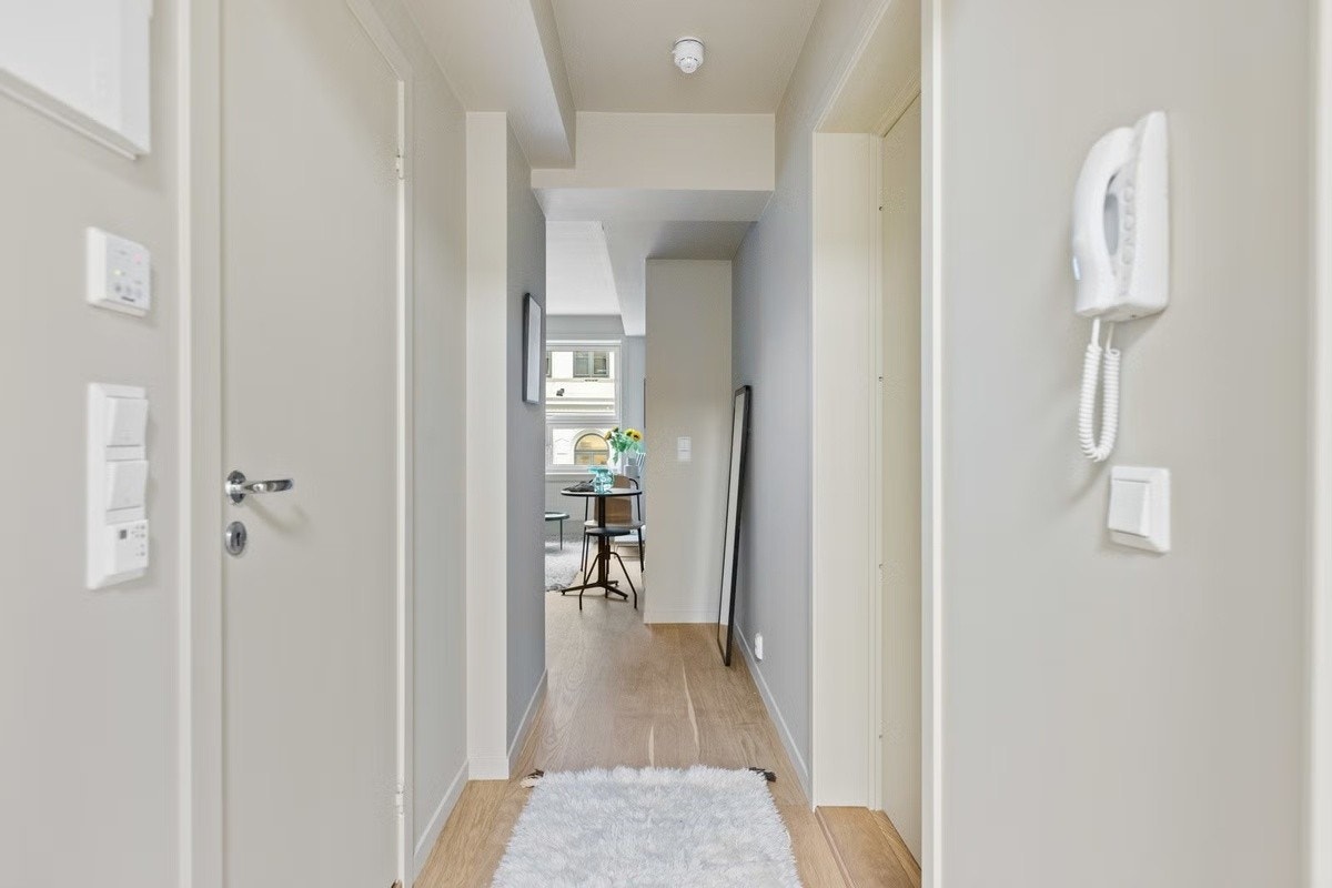 Entré. Her har du plass til klesskap og skohylle. Galleribilde