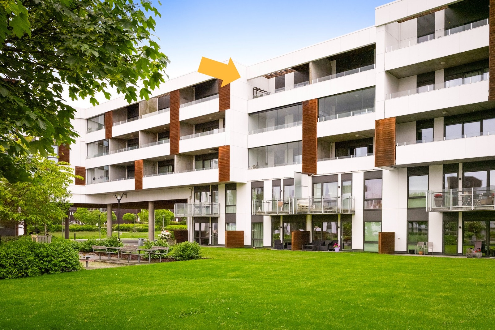 En lys, romslig og lettstelt 3-roms leilighet i 5. etasje, øverst i bygget. Galleribilde